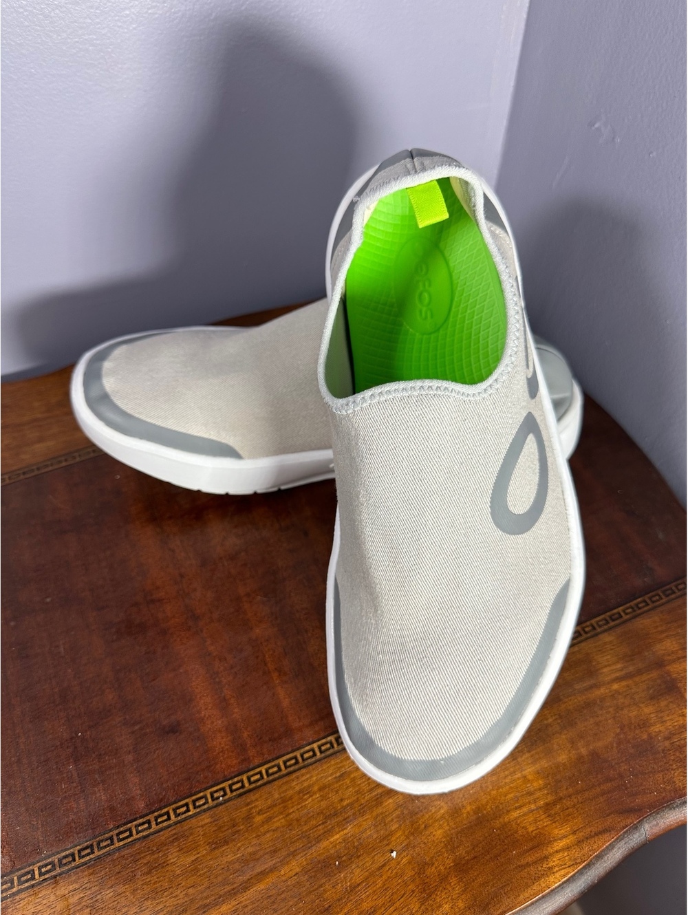 Men's OOFOS OOmg eeZee Low Slip-On Recovery Shoes - Gray - Size 8 (Women's 10)